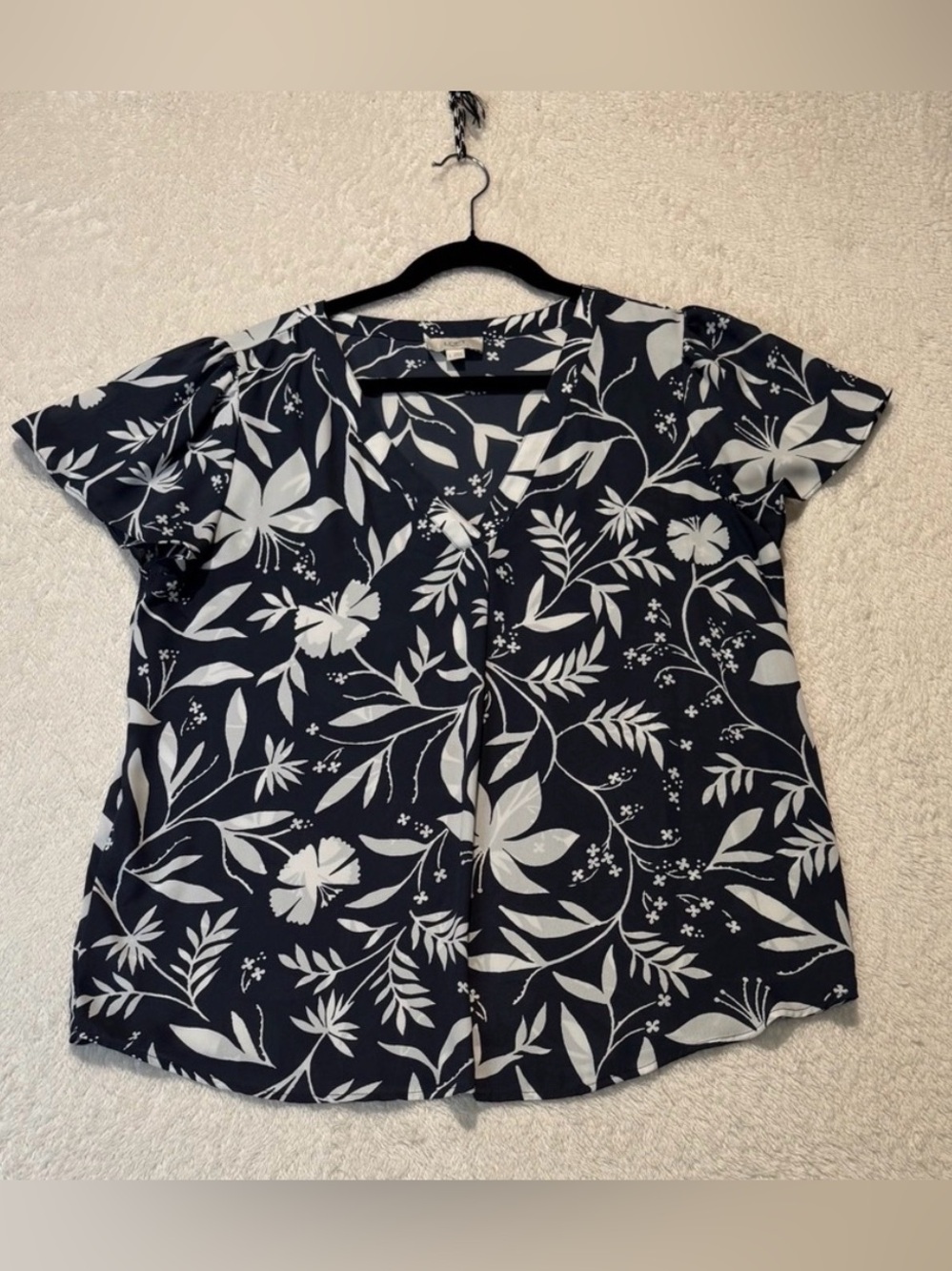 Loft Flutter Short Sleeves Floral Top Size Large Blue & White